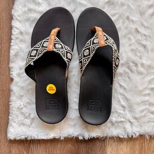 NWOT REEF Women's Orthotic Woven Sandals Black White